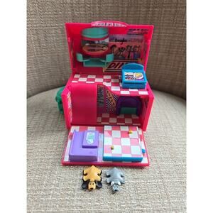 Vintage 1995 Galoob Mini Pound Puppies Diner Compact Playset w/ 2 figures